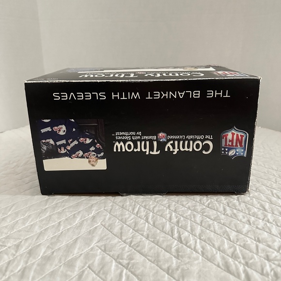New England Patriots Comfy Throw Huddler Snuggie Style Blanket NFL Northwest - Picture 7 of 10